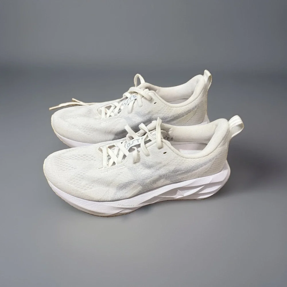 Asics Novablast 5 1012B765-100 Trainers Women 8.5 White/Piedmont Running Shoes